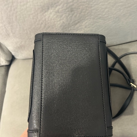 Isaac Mizrahi Valerie Black Convertible Handbag - Picture 5 of 9